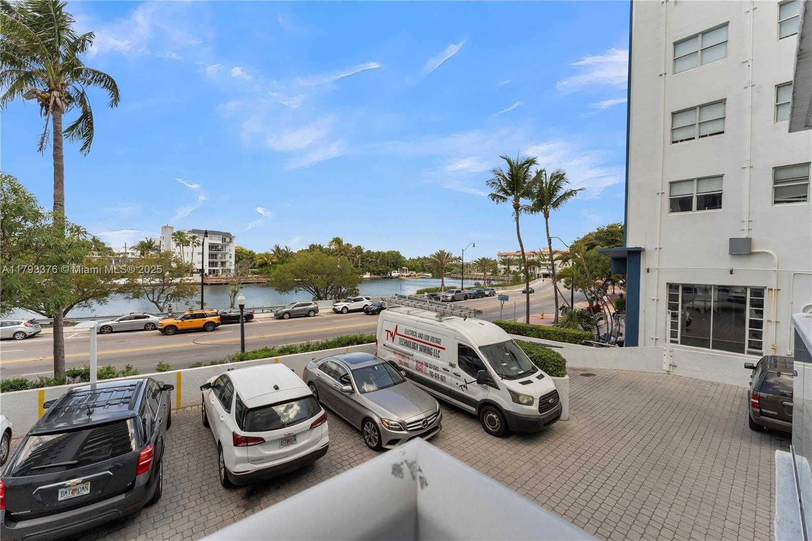 Small Image of 2457 COLLINS AVE #201, Miami Beach Number 27