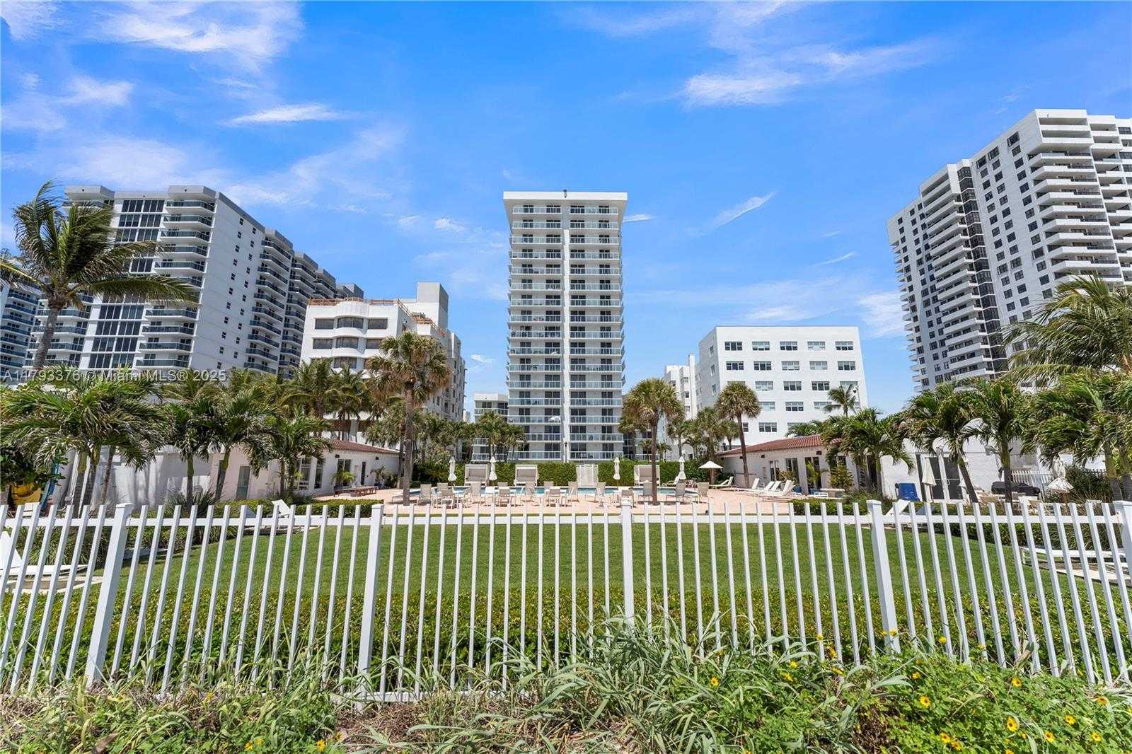 Small Image of 2457 COLLINS AVE #201, Miami Beach Number 34