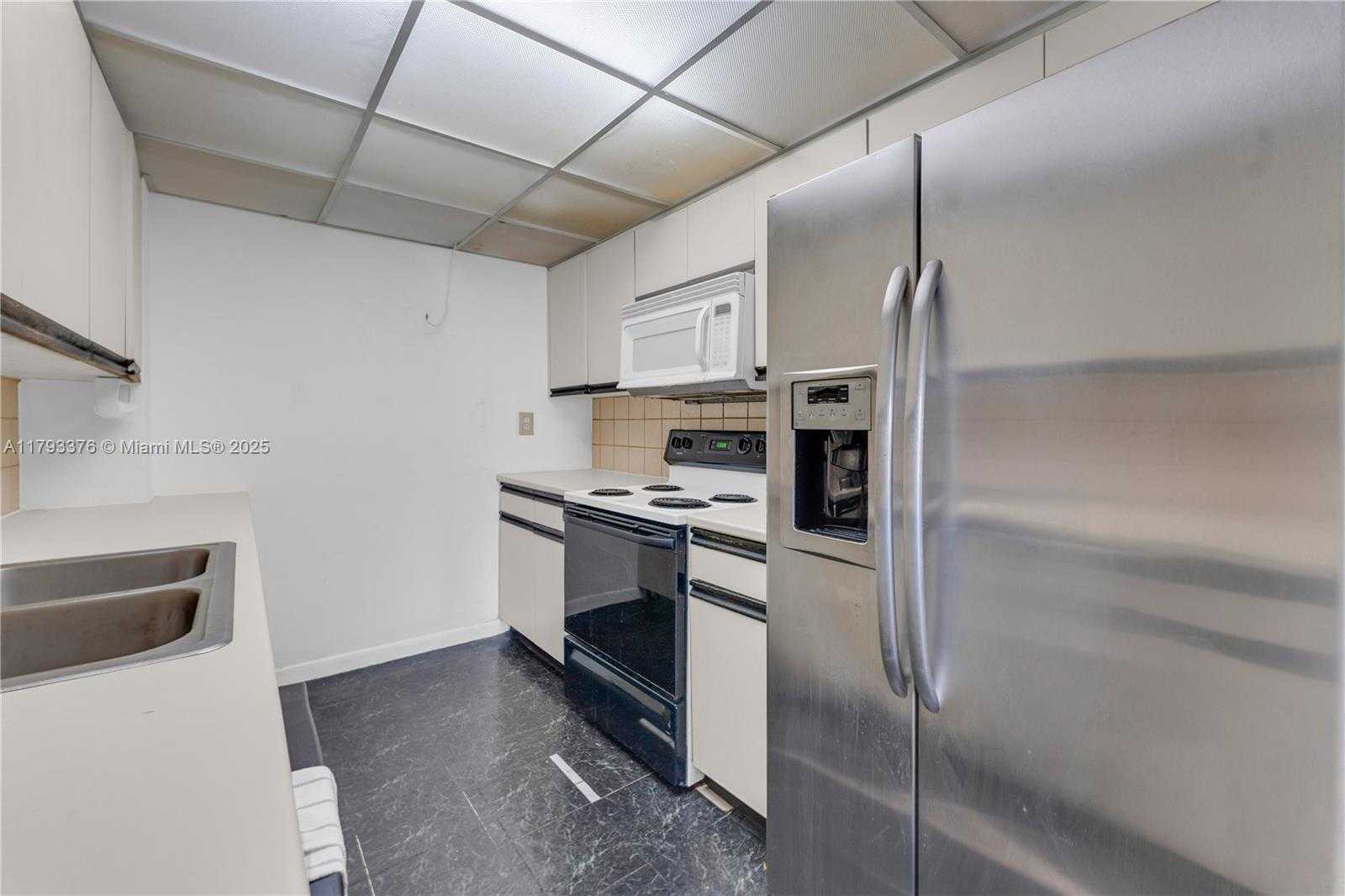 Small Image of 2457 COLLINS AVE #201, Miami Beach Number 6