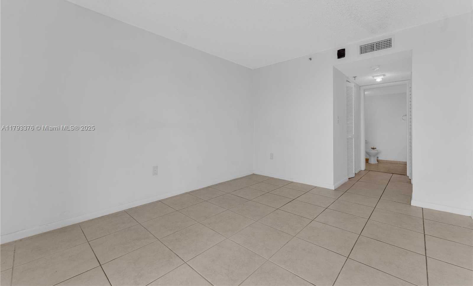 Small Image of 2457 COLLINS AVE #201, Miami Beach Number 8