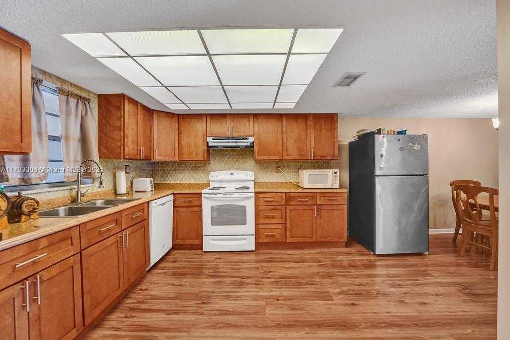 Small Image of 5100 SOUTH WEST 90TH AVE #208, Cooper City Number 32