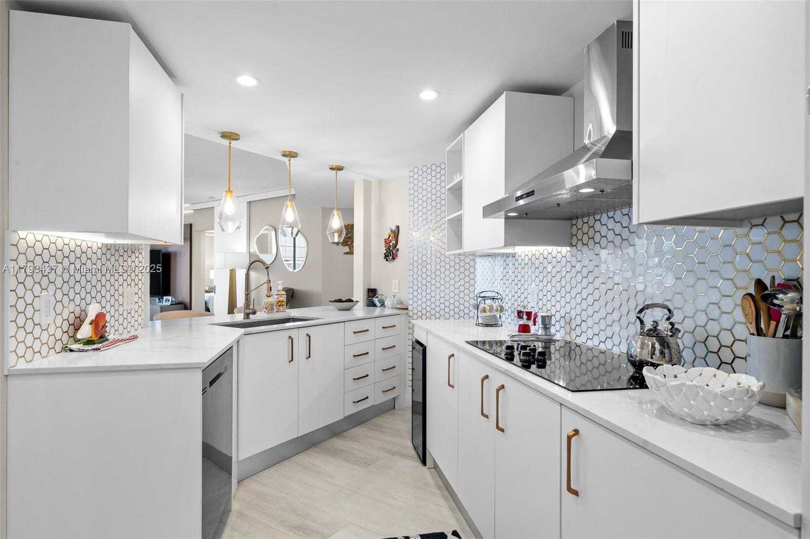 Small Image of 701 BRICKELL KEY BLVD #1812, Miami Number 11
