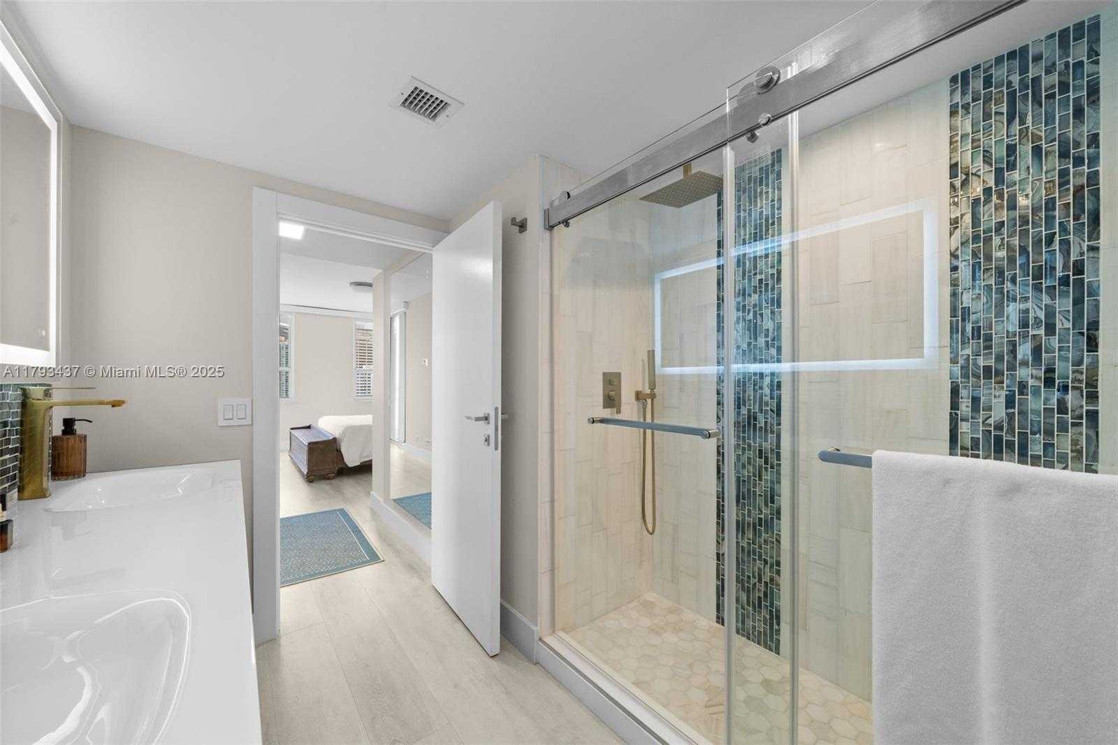 Small Image of 701 BRICKELL KEY BLVD #1812, Miami Number 16