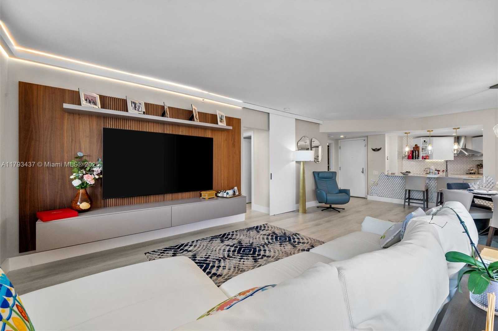 Small Image of 701 BRICKELL KEY BLVD #1812, Miami Number 2