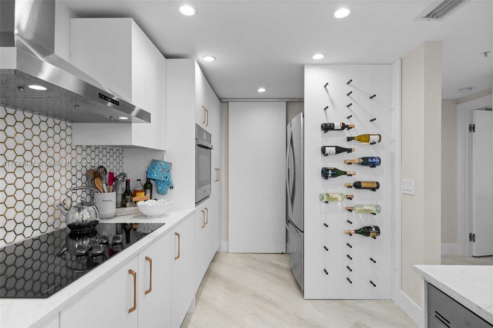 Small Image of 701 BRICKELL KEY BLVD #1812, Miami Number 9