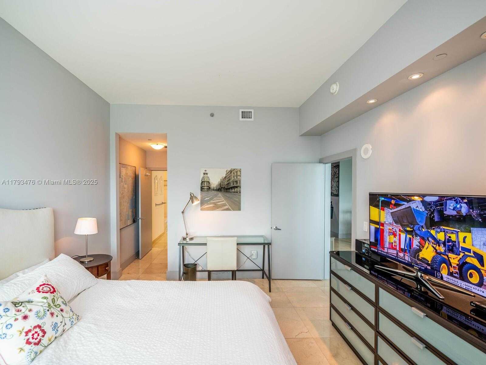 Small Image of 950 BRICKELL BAY DR #4104, Miami Number 20