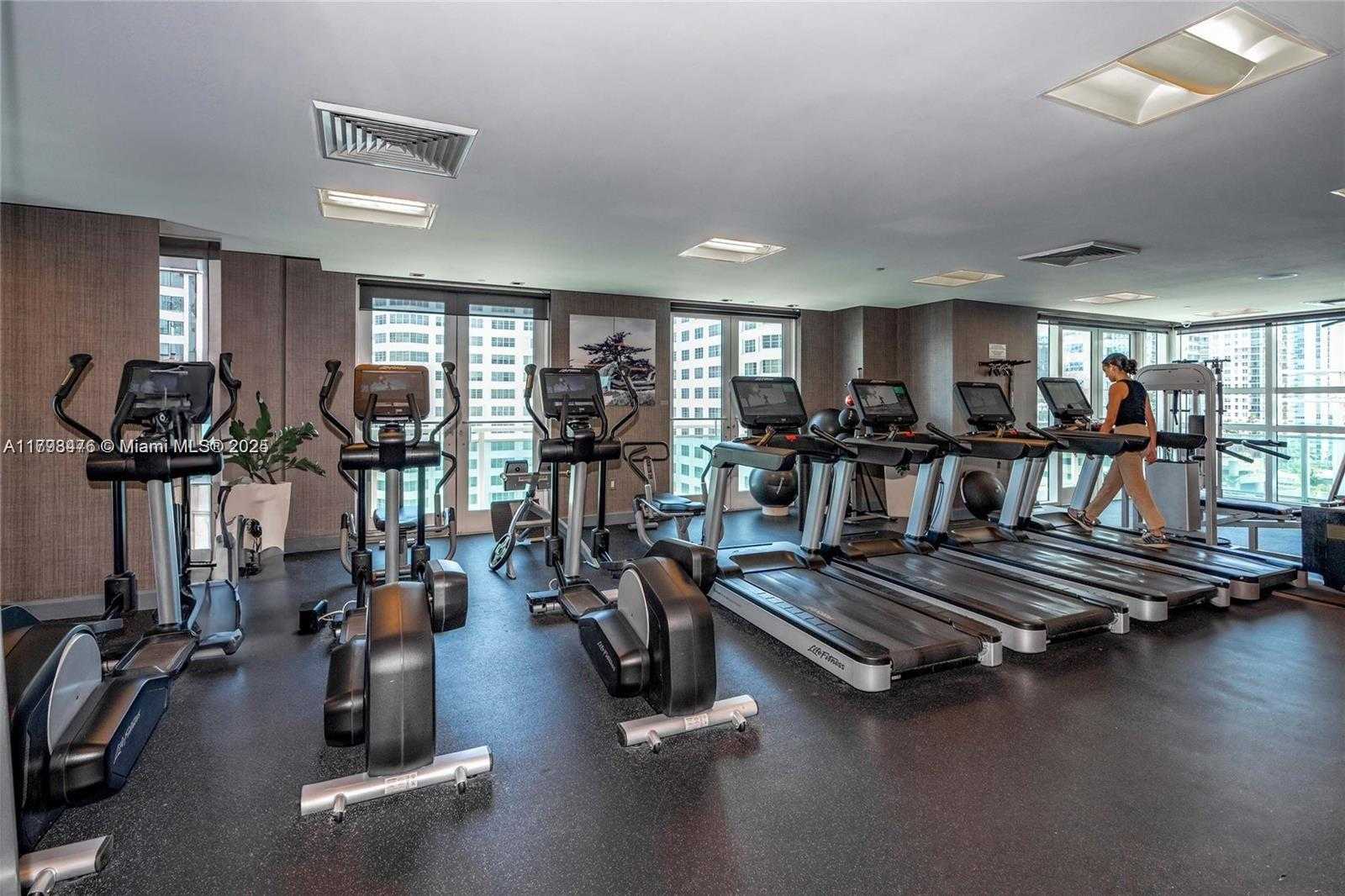 Small Image of 950 BRICKELL BAY DR #4104, Miami Number 27