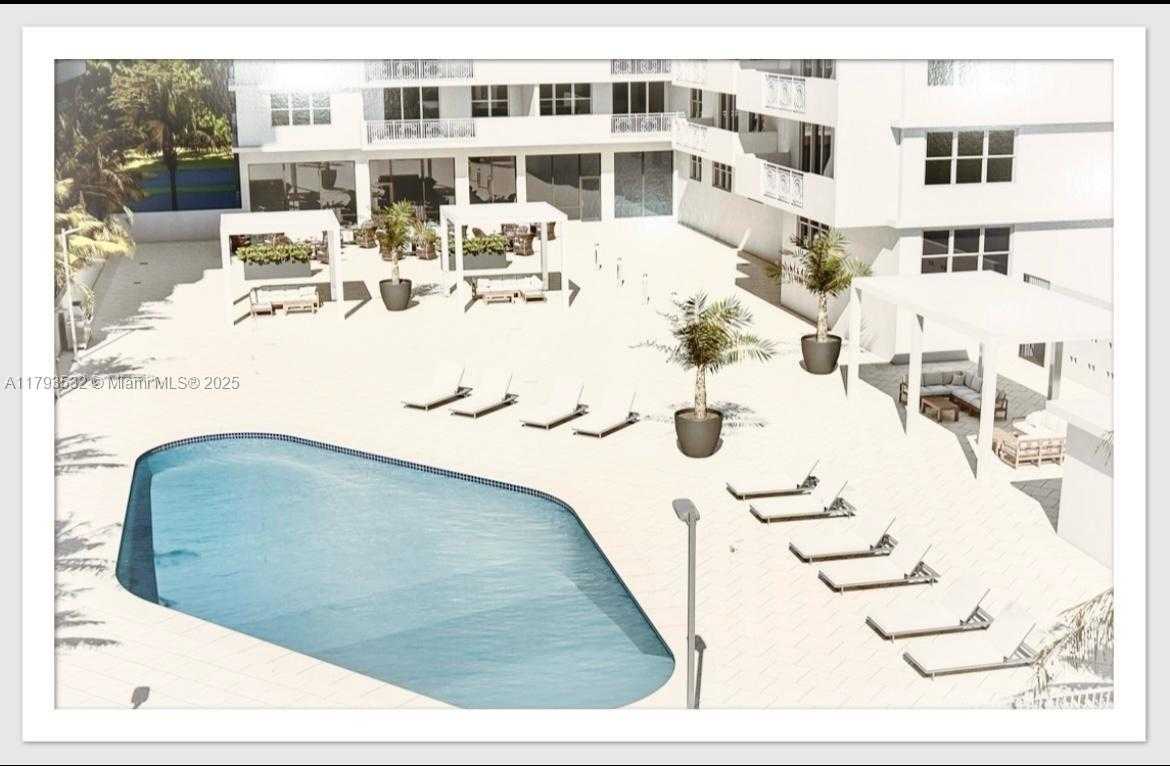 Small Image of 5825 COLLINS AVE #PH1B, Miami Beach Number 12