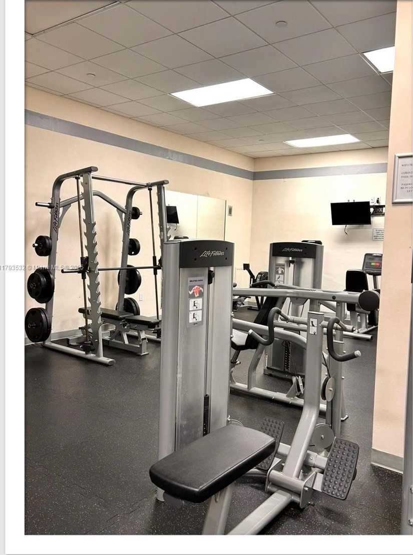 Small Image of 5825 COLLINS AVE #PH1B, Miami Beach Number 15