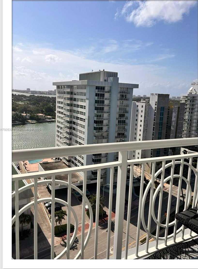 Small Image of 5825 COLLINS AVE #PH1B, Miami Beach Number 16