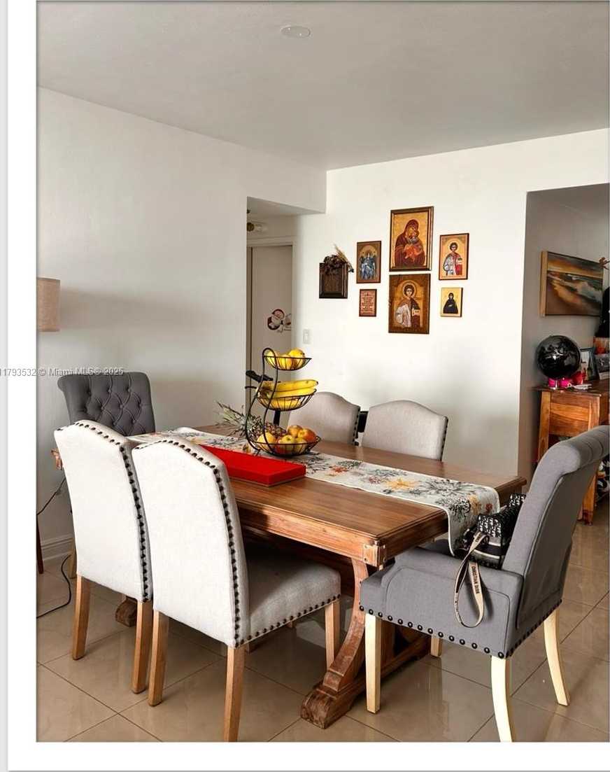 Small Image of 5825 COLLINS AVE #PH1B, Miami Beach Number 3