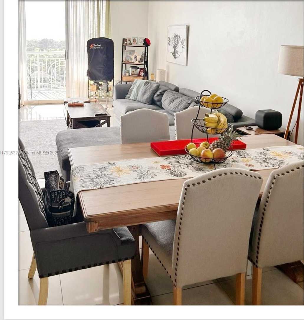 Small Image of 5825 COLLINS AVE #PH1B, Miami Beach Number 4
