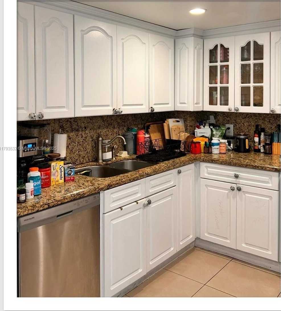 Small Image of 5825 COLLINS AVE #PH1B, Miami Beach Number 5