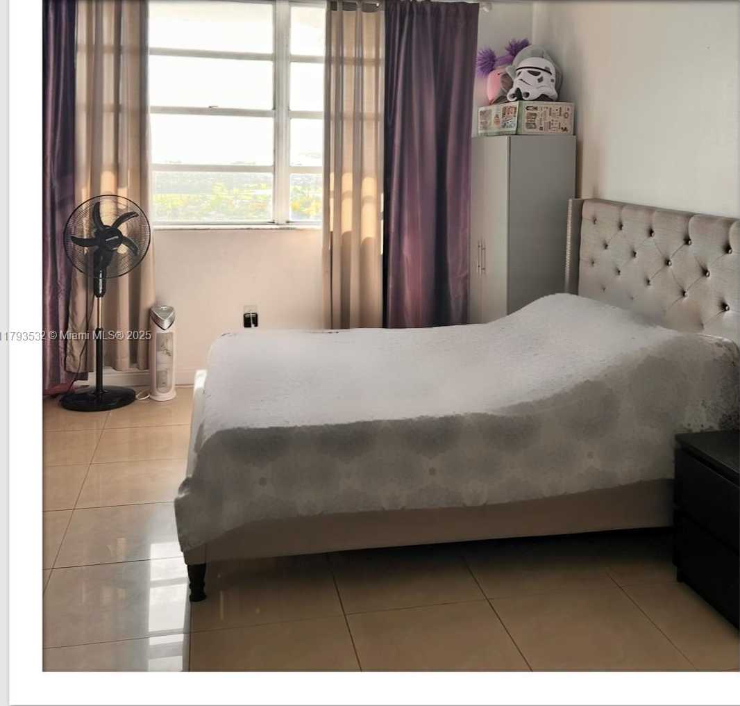 Small Image of 5825 COLLINS AVE #PH1B, Miami Beach Number 7