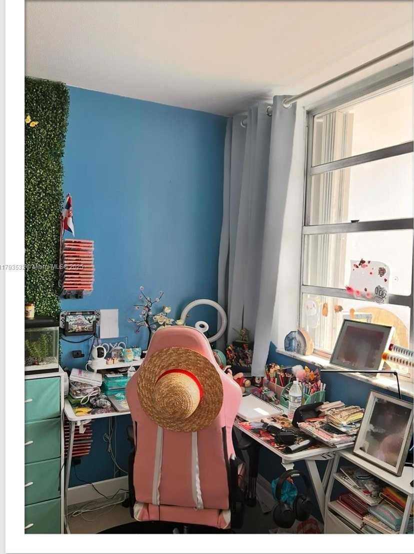 Small Image of 5825 COLLINS AVE #PH1B, Miami Beach Number 8