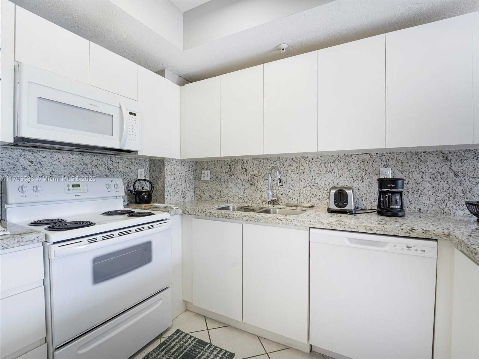 Small Image of 3500 Coral Wy, Miami, FL 33145, USA Number 11