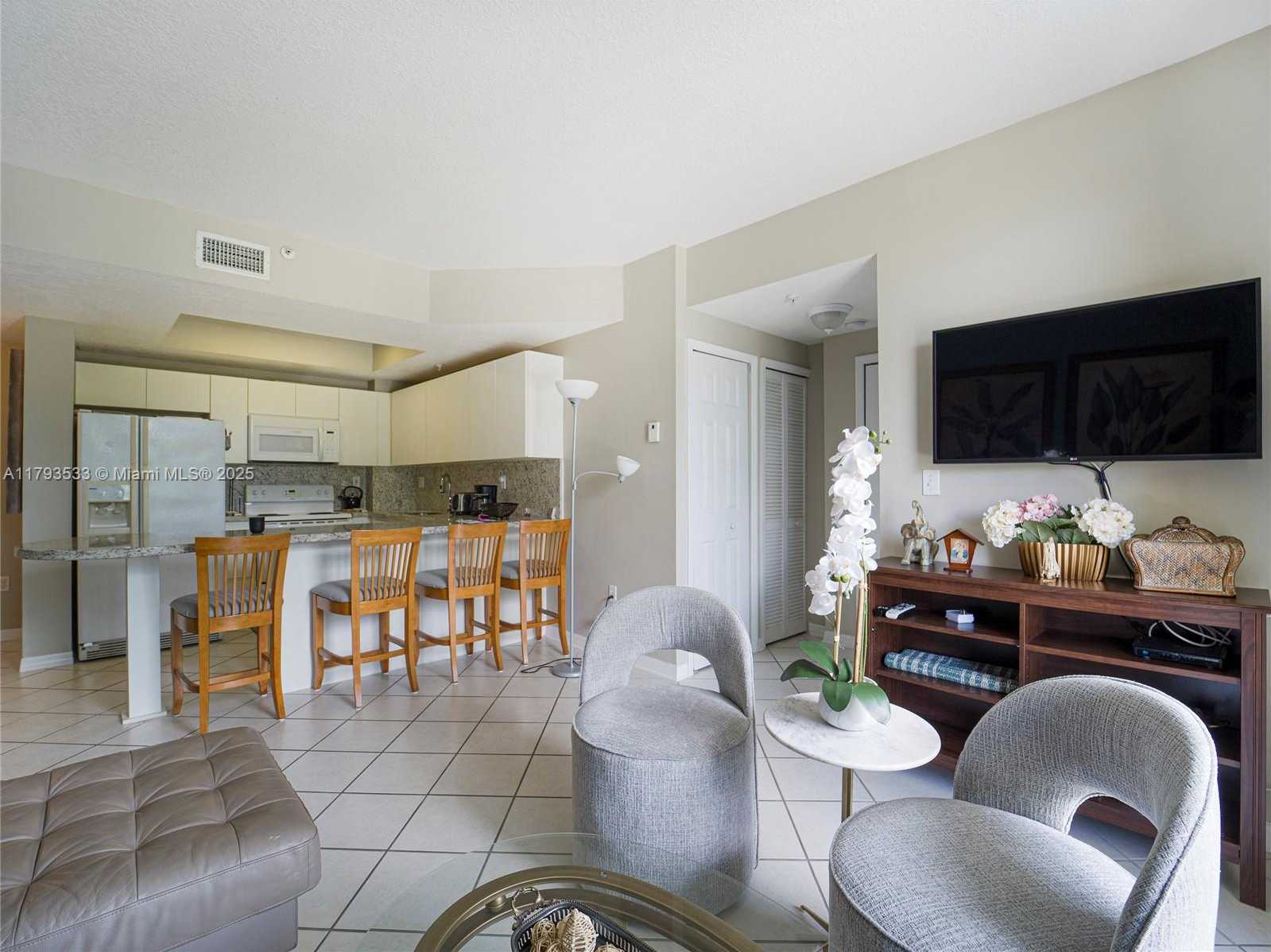 Small Image of 3500 Coral Wy, Miami, FL 33145, USA Number 17