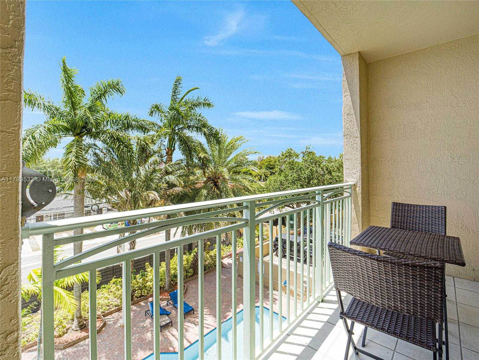 Small Image of 3500 Coral Wy, Miami, FL 33145, USA Number 18