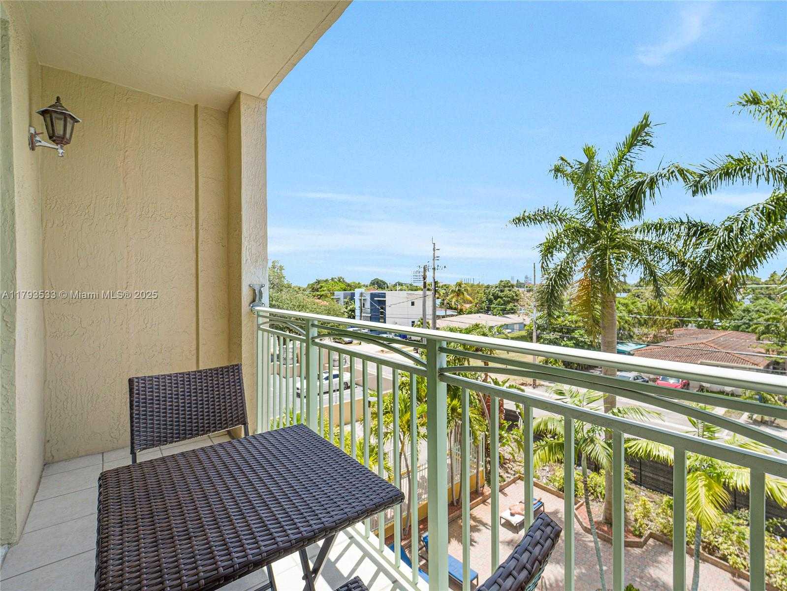 Small Image of 3500 Coral Wy, Miami, FL 33145, USA Number 19