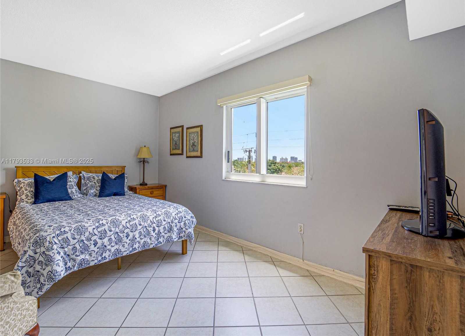Small Image of 3500 Coral Wy, Miami, FL 33145, USA Number 23