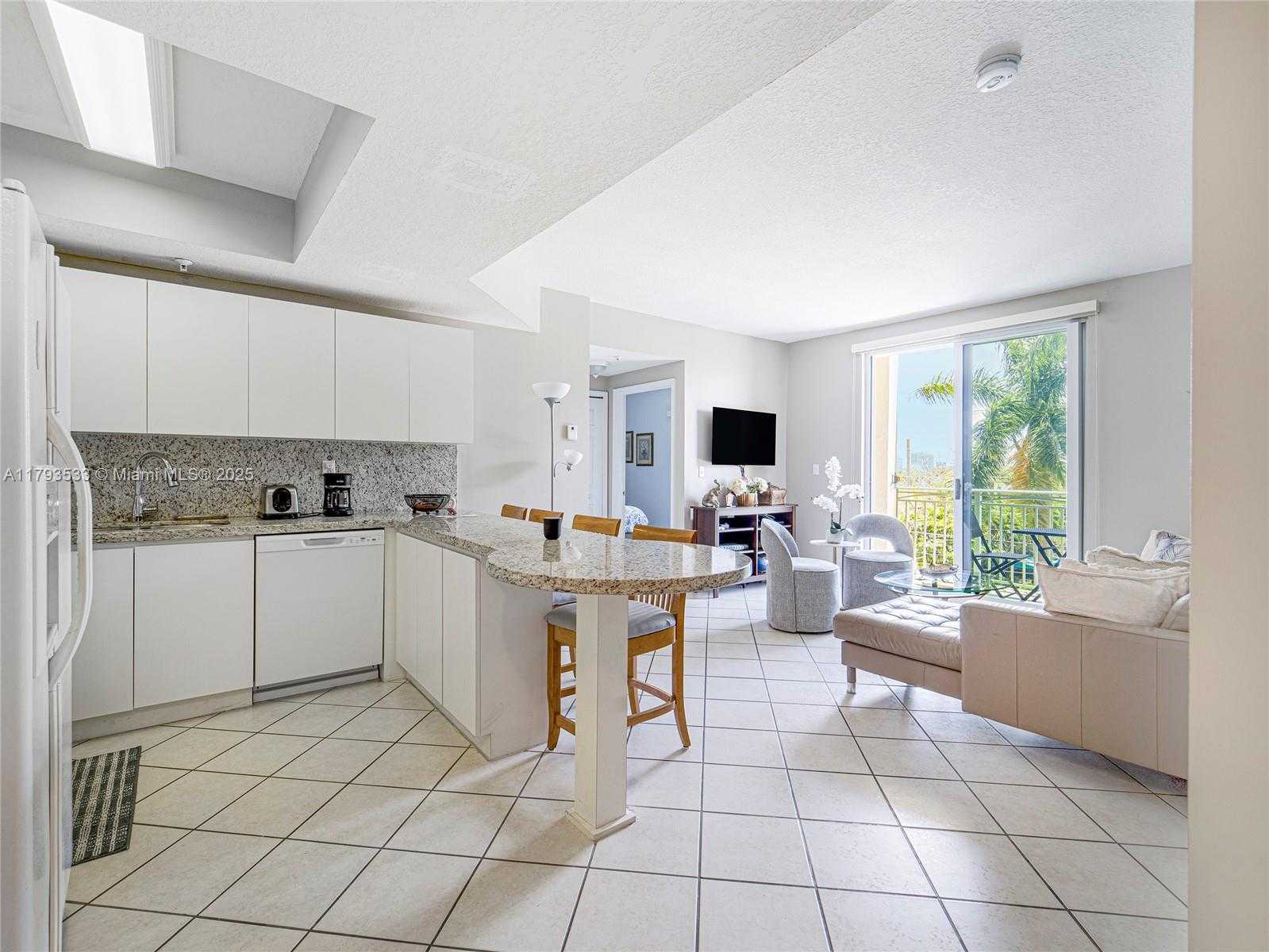 Small Image of 3500 Coral Wy, Miami, FL 33145, USA Number 7