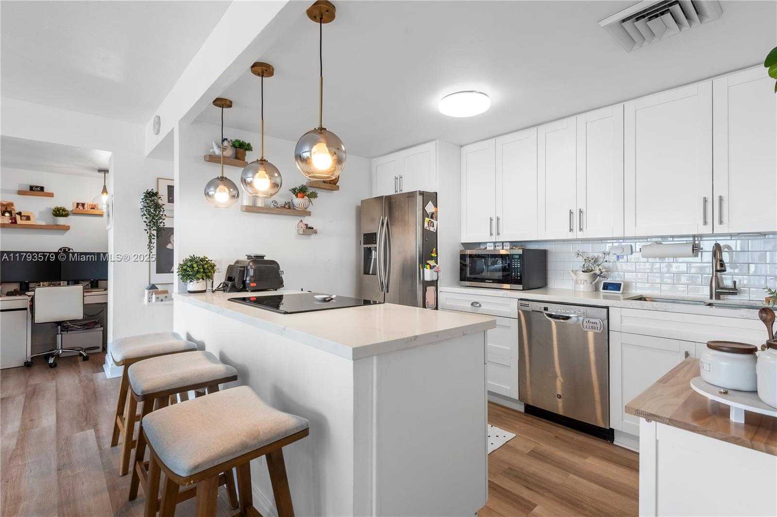 Small Image of 2451 BRICKELL AVE #16K, Miami Number 4