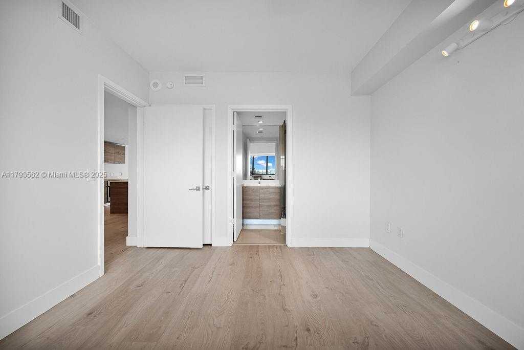 Small Image of 650 NORTH EAST 32ND ST #1004, Miami Number 13