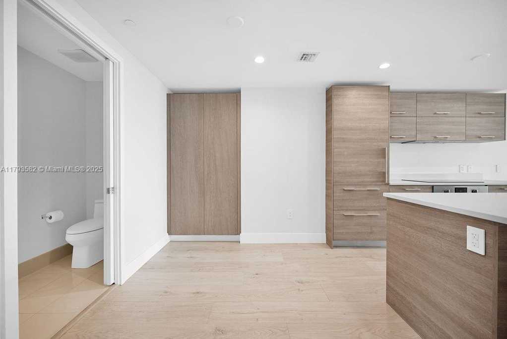 Small Image of 650 NORTH EAST 32ND ST #1004, Miami Number 24