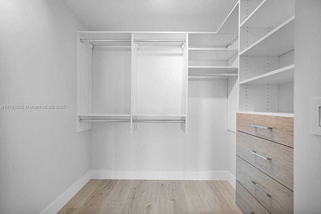 Small Image of 650 NORTH EAST 32ND ST #1004, Miami Number 38