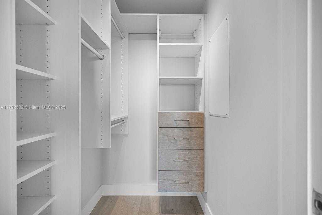 Small Image of 650 NORTH EAST 32ND ST #1004, Miami Number 51