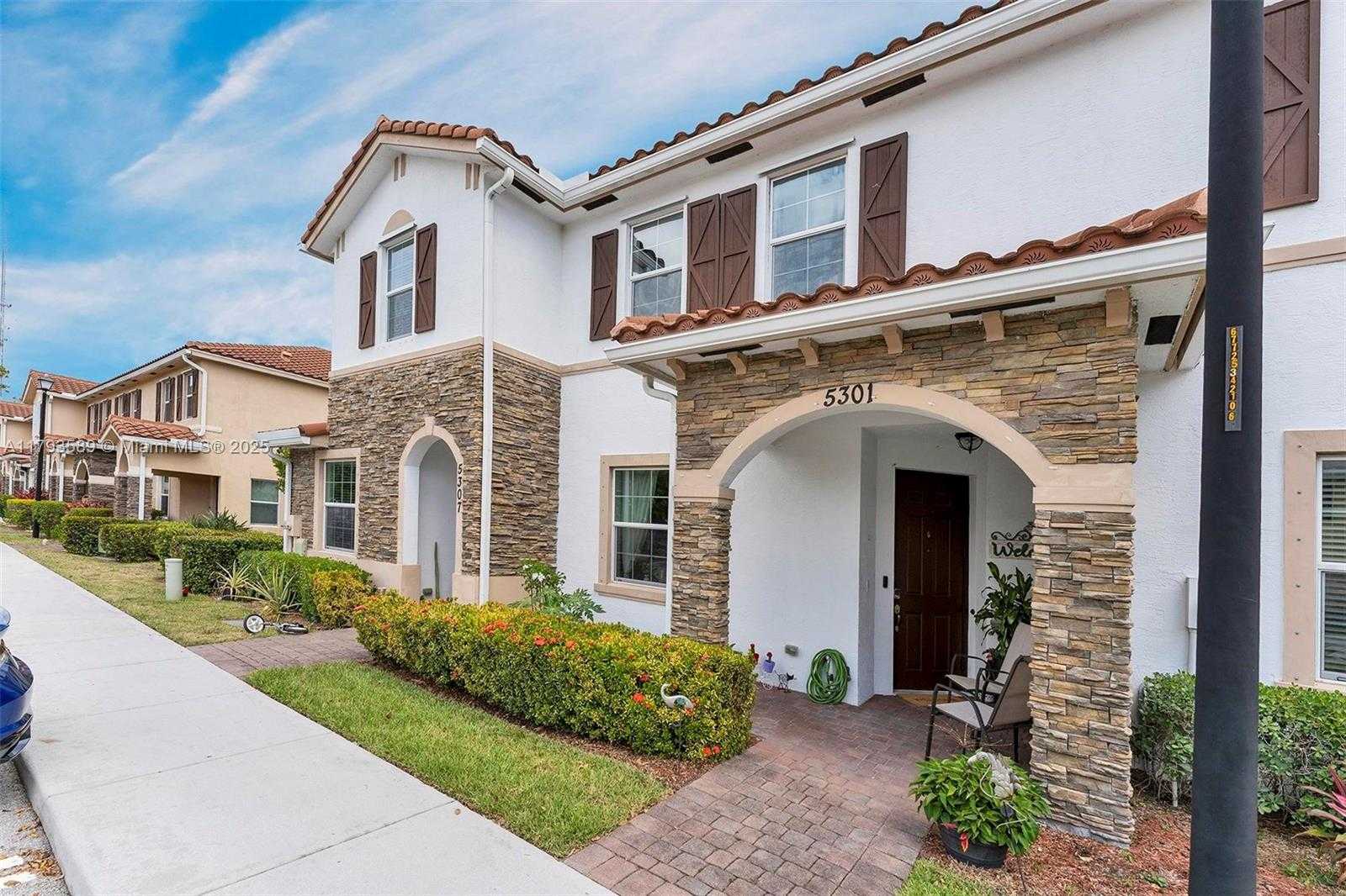 Small Image of 5301 ELLERY TER, West Palm Beach Number 3