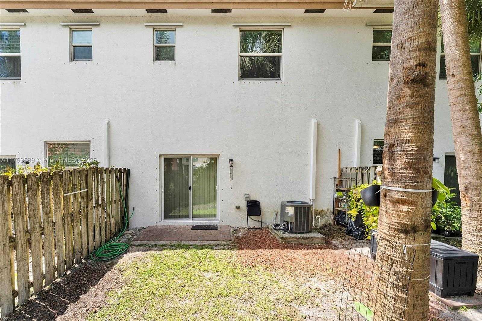 Small Image of 5301 ELLERY TER, West Palm Beach Number 32