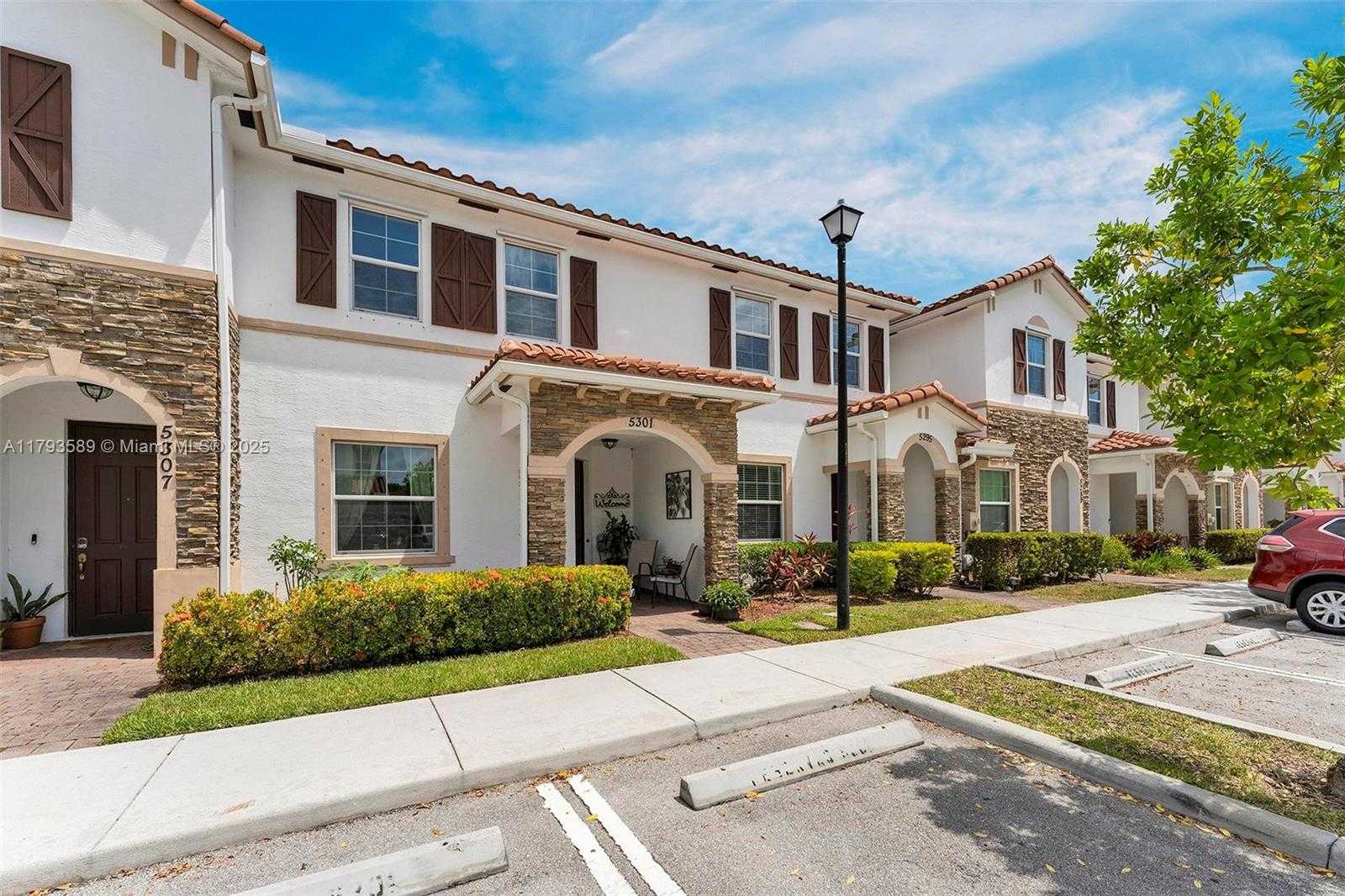 Small Image of 5301 ELLERY TER, West Palm Beach Number 4