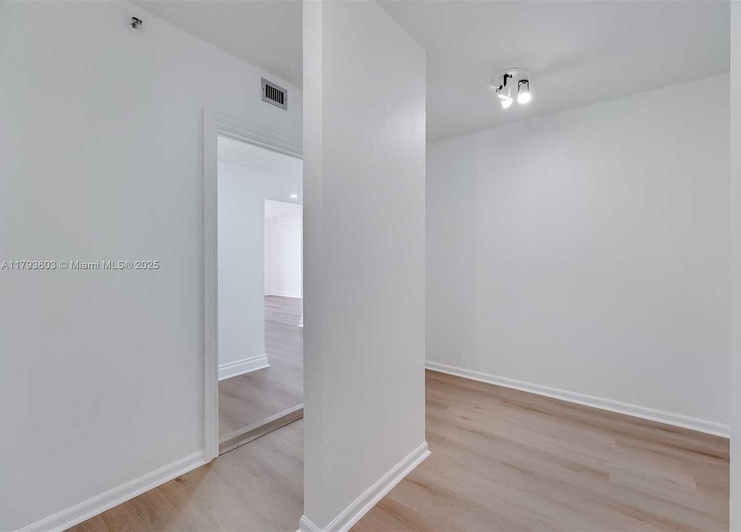 Small Image of 1581 BRICKELL AVE #PH102, Miami Number 14