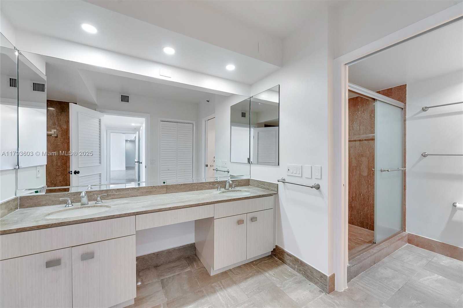 Small Image of 1581 BRICKELL AVE #PH102, Miami Number 15