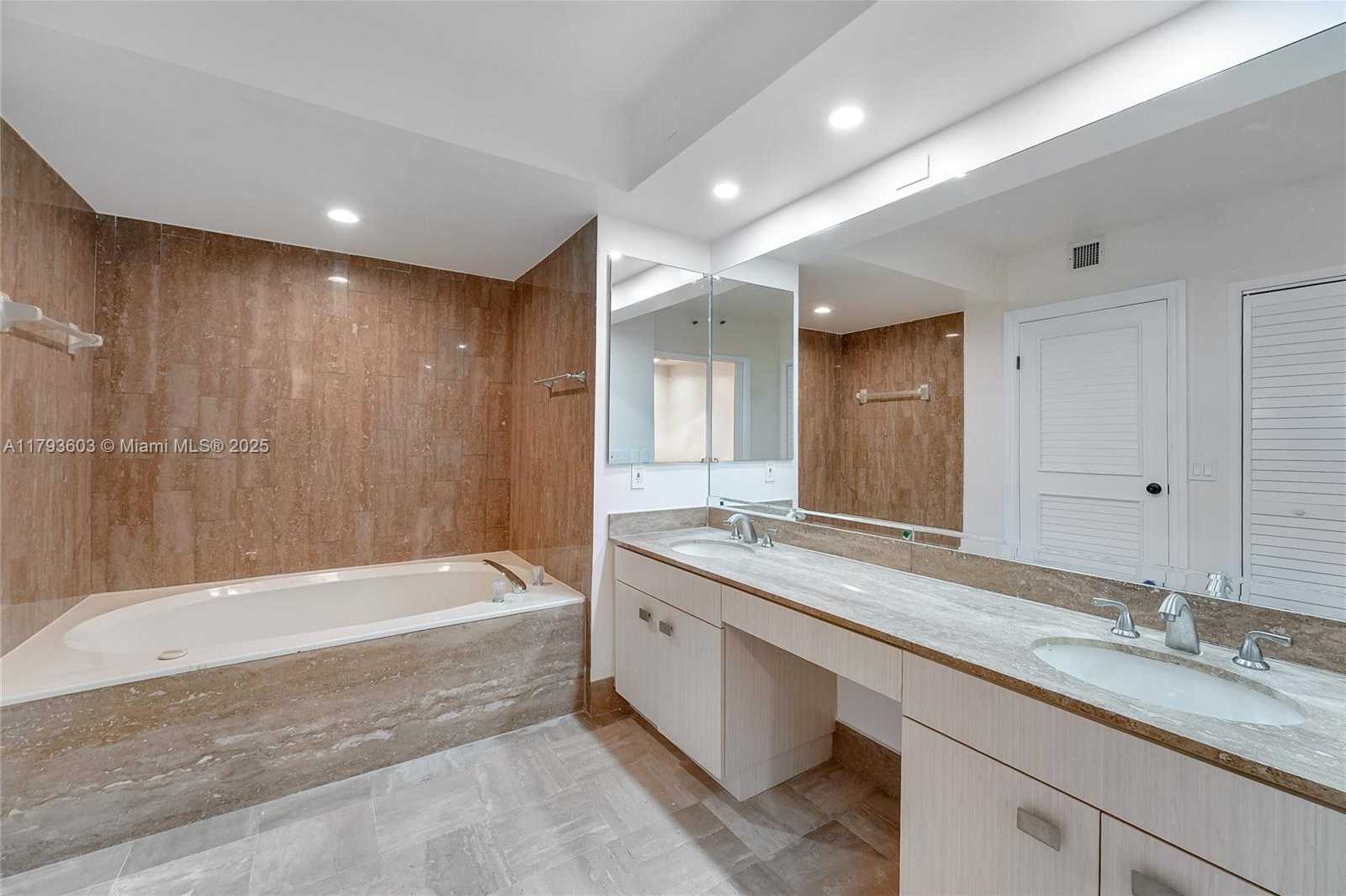 Small Image of 1581 BRICKELL AVE #PH102, Miami Number 16