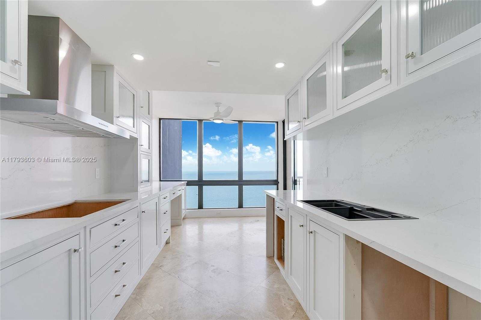 Small Image of 1581 BRICKELL AVE #PH102, Miami Number 5