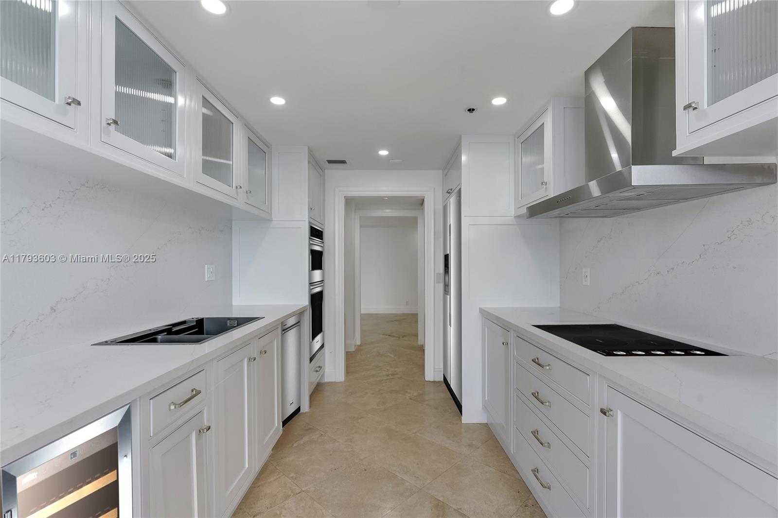 Small Image of 1581 BRICKELL AVE #PH102, Miami Number 6