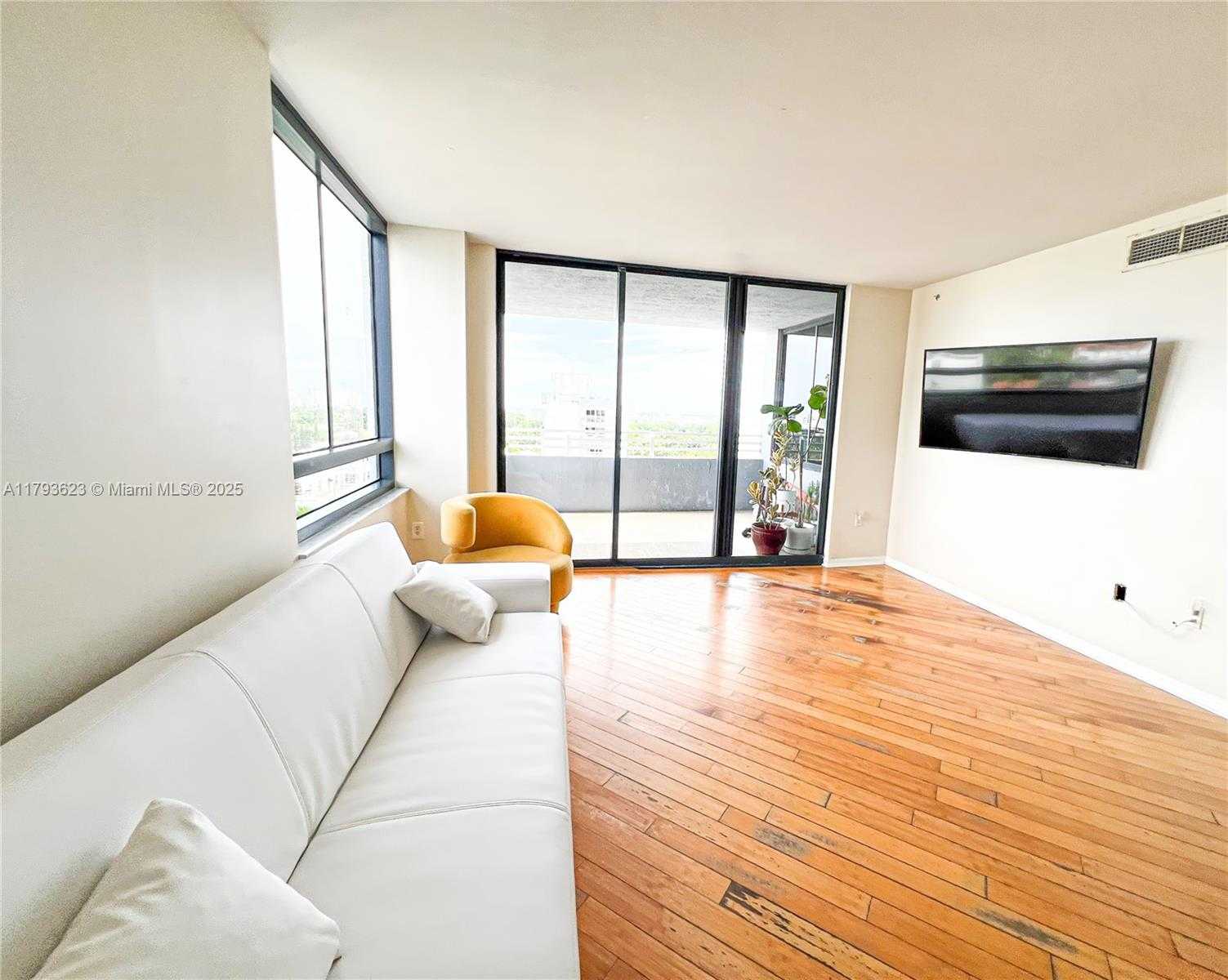 Small Image of 1330 WEST AVE #1013, Miami Beach Number 5