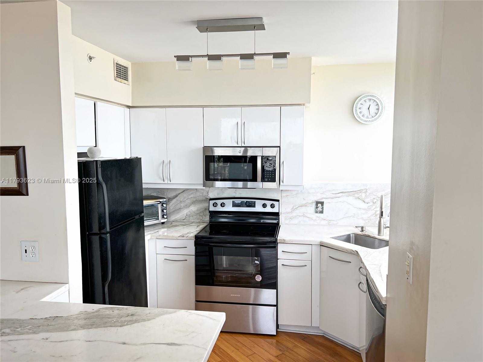 Small Image of 1330 WEST AVE #1013, Miami Beach Number 6