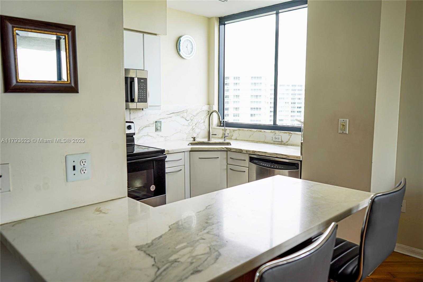 Small Image of 1330 WEST AVE #1013, Miami Beach Number 7