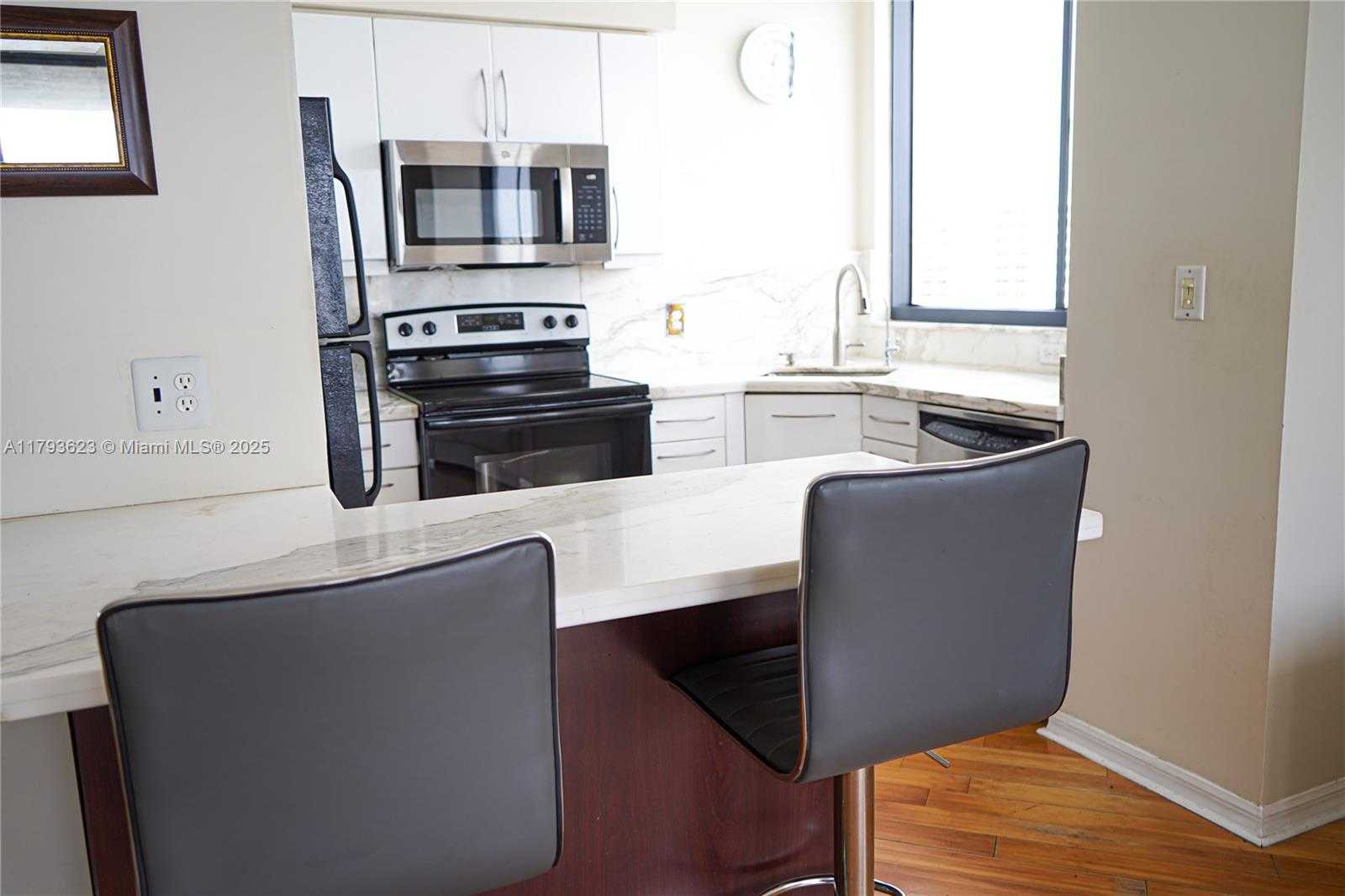 Small Image of 1330 WEST AVE #1013, Miami Beach Number 8
