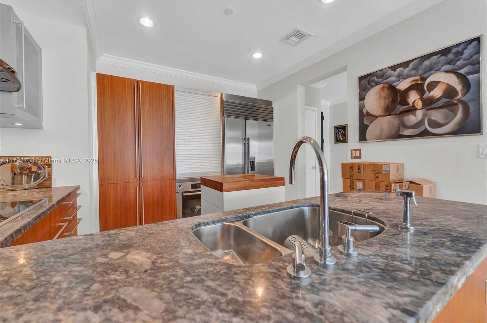 Small Image of 6101 AQUA AVE #103, Miami Beach Number 10