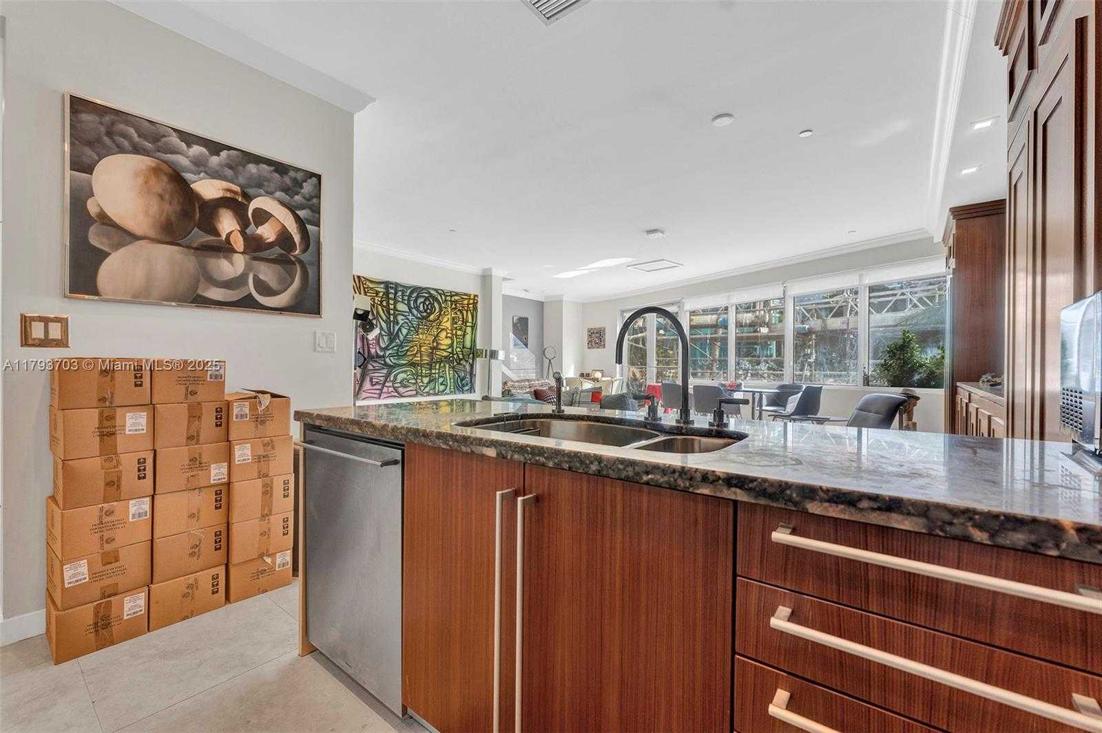Small Image of 6101 AQUA AVE #103, Miami Beach Number 12