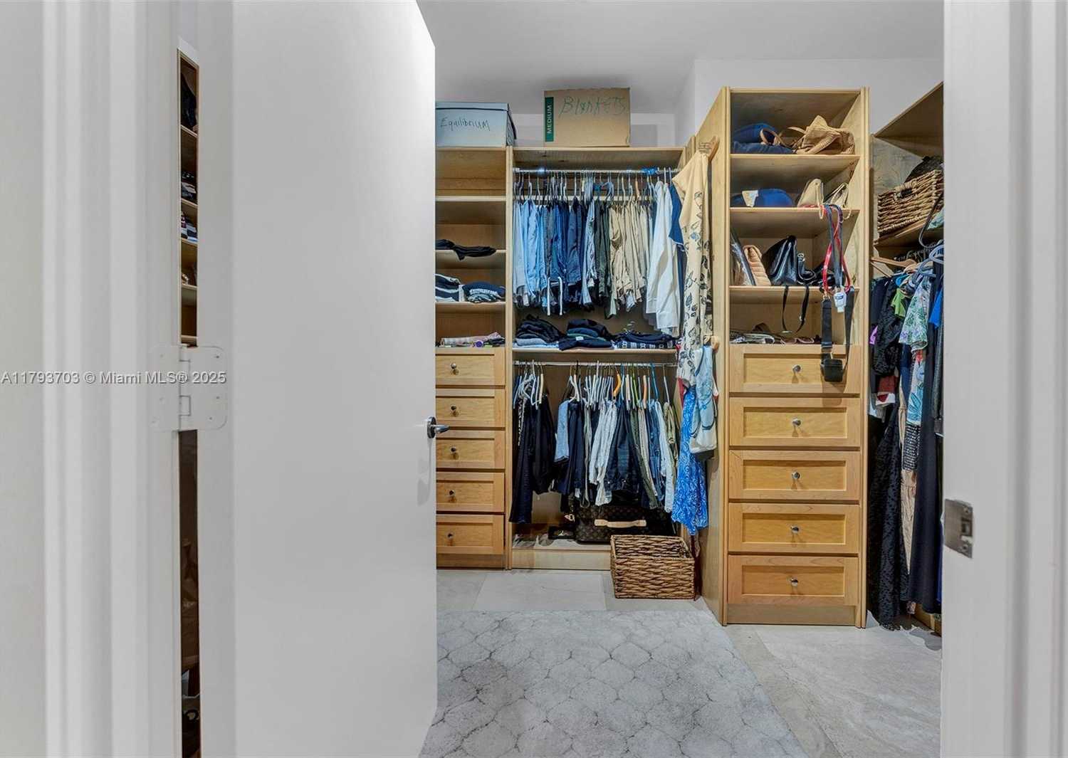 Small Image of 6101 AQUA AVE #103, Miami Beach Number 16