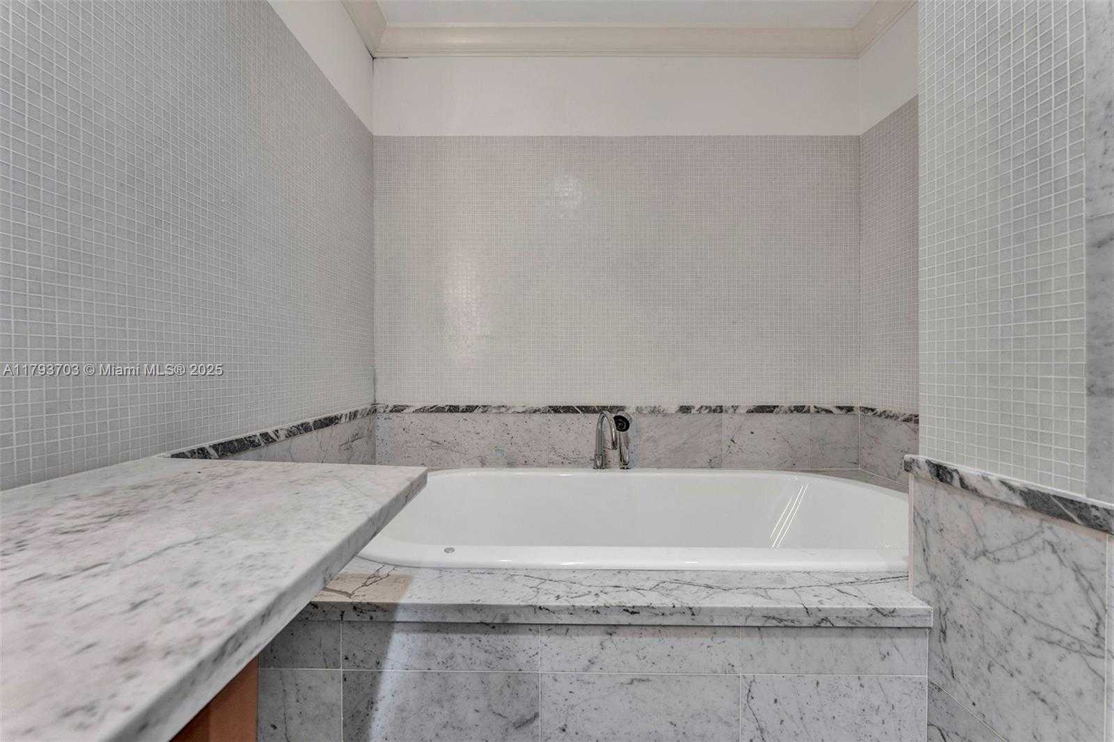 Small Image of 6101 AQUA AVE #103, Miami Beach Number 19