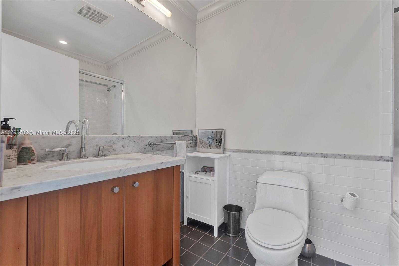 Small Image of 6101 AQUA AVE #103, Miami Beach Number 23