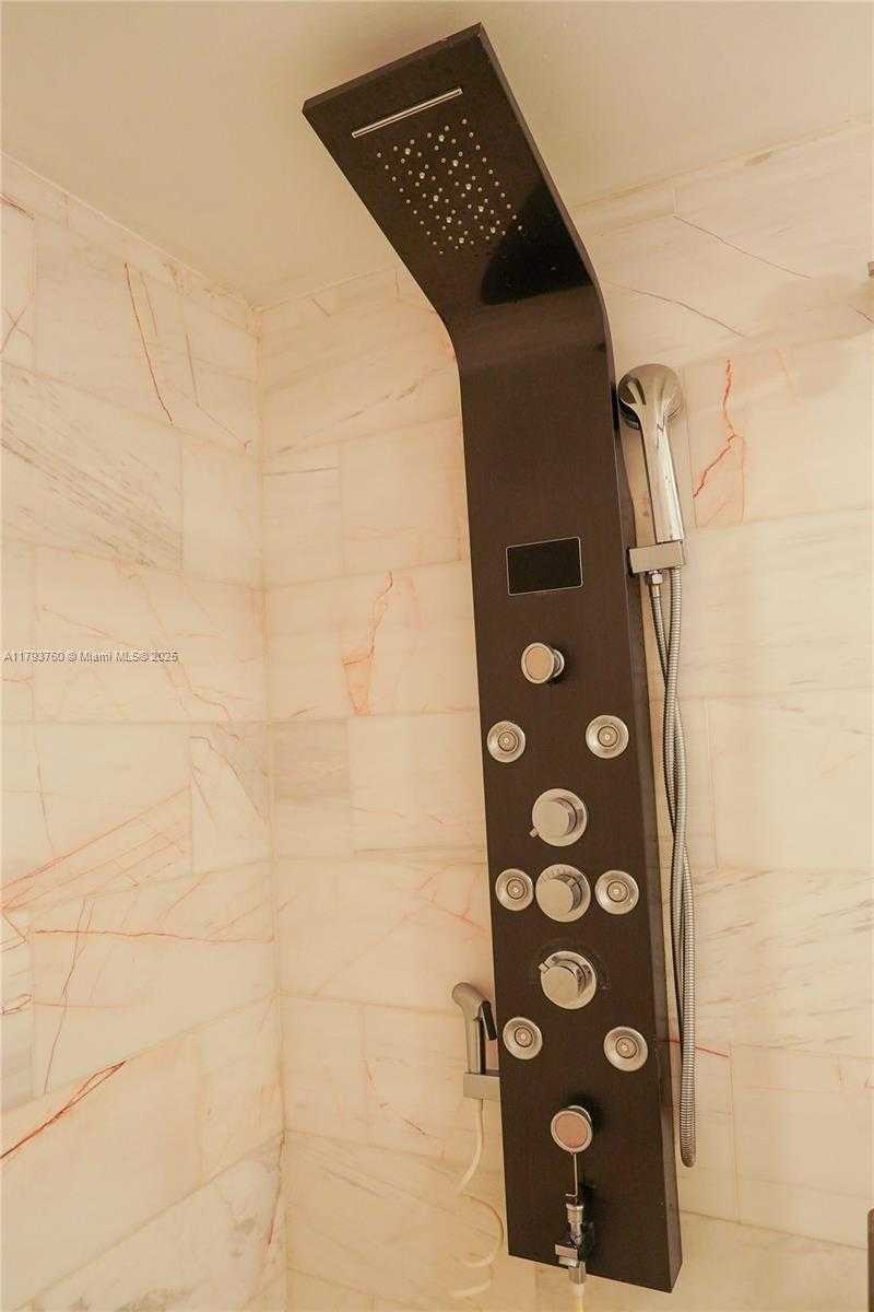 Small Image of 500 THREE ISLANDS BLVD #106, Hallandale Beach Number 12