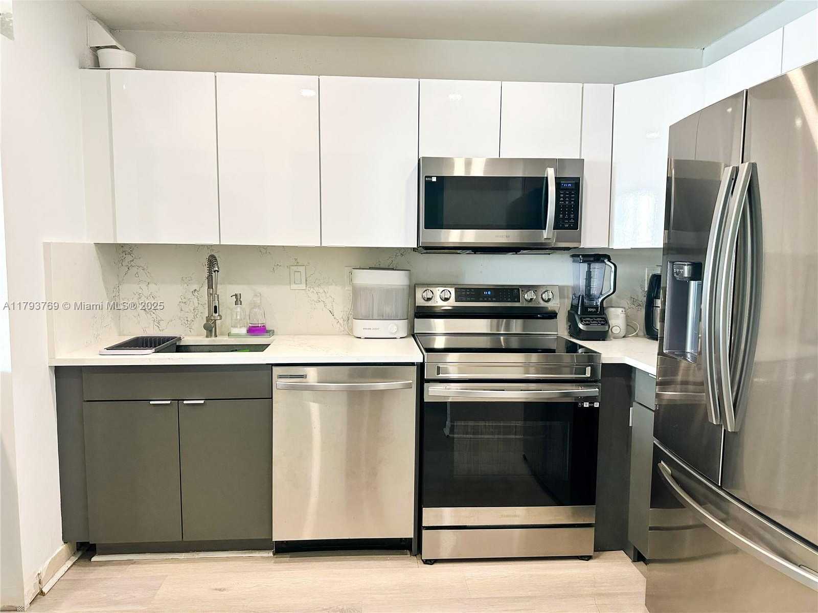 Small Image of 3731 NORTH COUNTRY CLUB DR #2228, Aventura Number 2