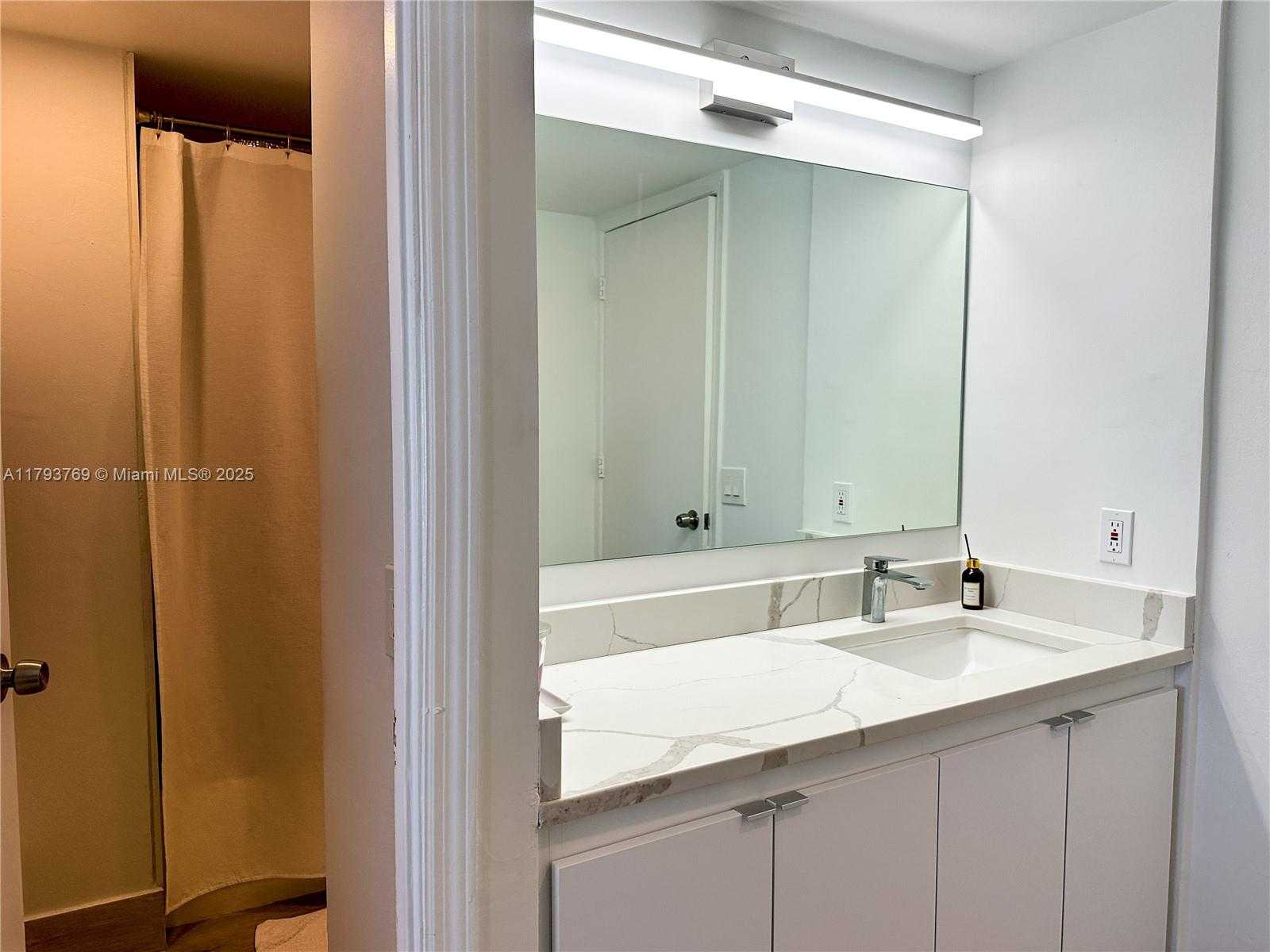 Small Image of 3731 NORTH COUNTRY CLUB DR #2228, Aventura Number 24